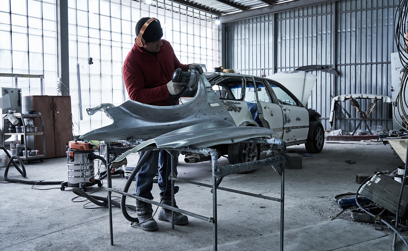 5 narzędzi, których nie może zabraknąć w nowoczesnym warsztacie blacharskim.