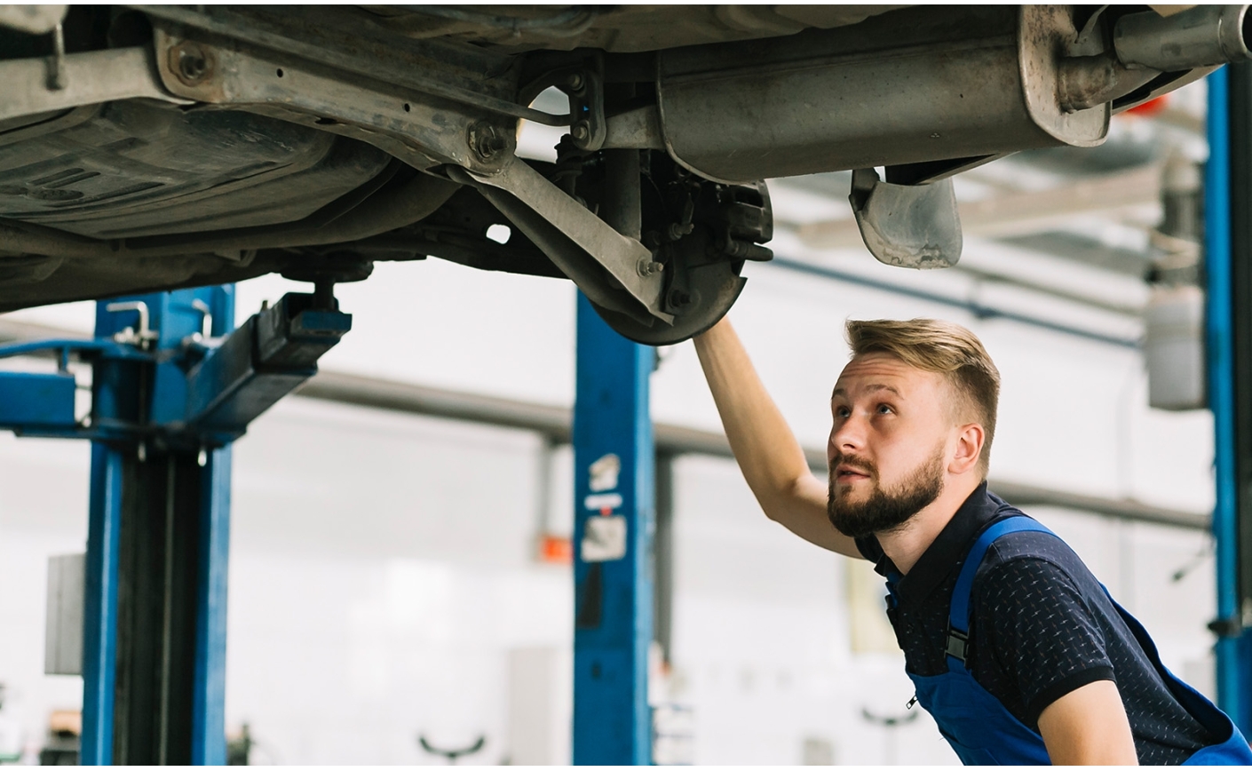Jaki podnośnik samochodowy sprawdzi się w domowym warsztacie? 